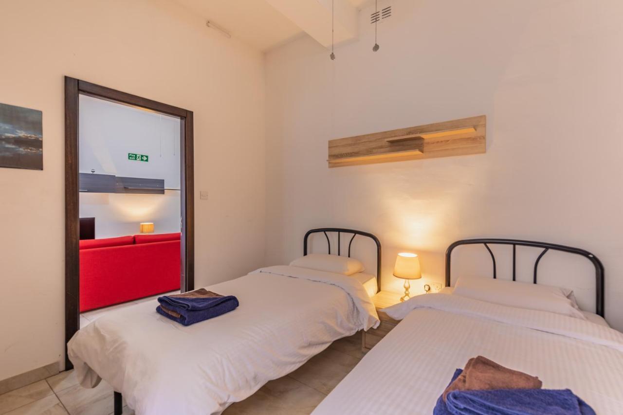 Bormla - Comfortable Two Bedroom Apartment Cospicua المظهر الخارجي الصورة