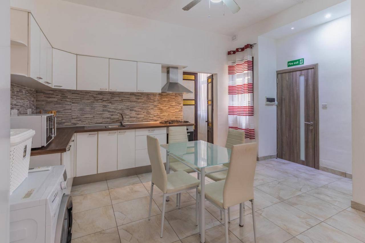 Bormla - Comfortable Two Bedroom Apartment Cospicua المظهر الخارجي الصورة